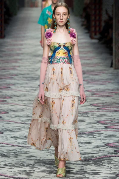 Look 18